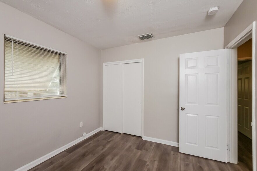 Building Photo - 5809 Buchanan St