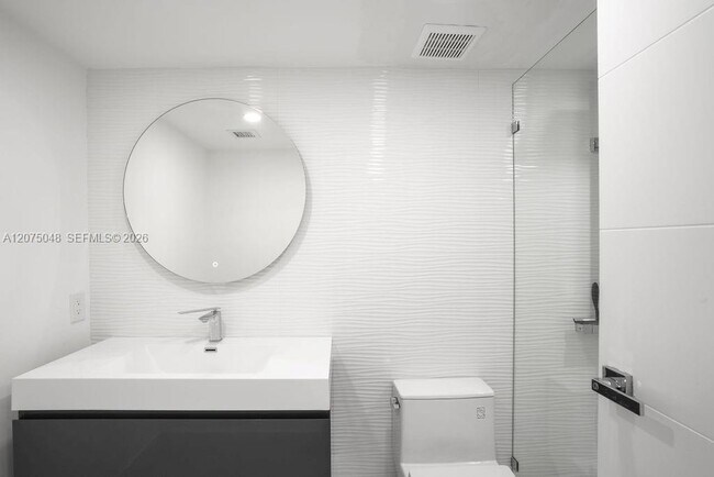 Building Photo - 7601 E Treasure Dr