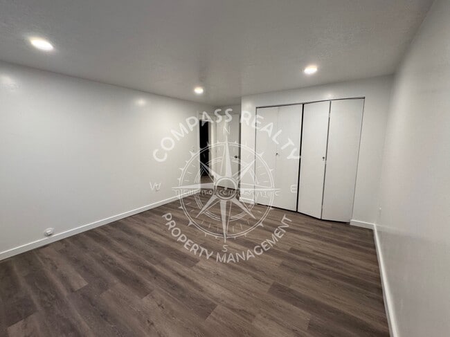 Building Photo - 786 540 N