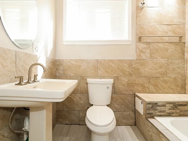 Building Photo - 2030 W Atlantic St