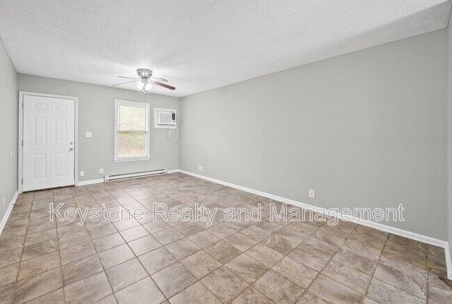 Building Photo - 191 Oak St