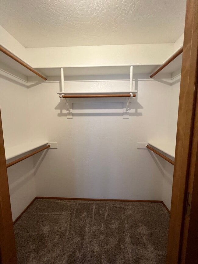 Building Photo - Beautiful 3 bedroom 2 bathroom home in App...