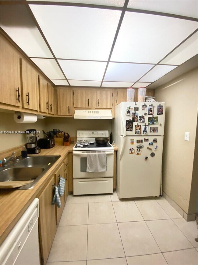 Building Photo - 7351 W Sunrise Blvd