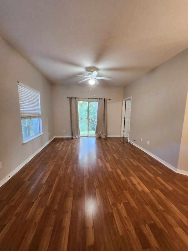Building Photo - Move in Ready in NW Gainesville!