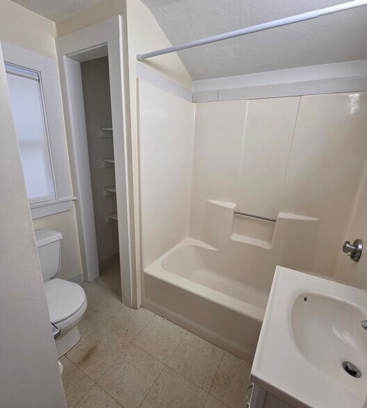 Building Photo - 7 Rifle Ct