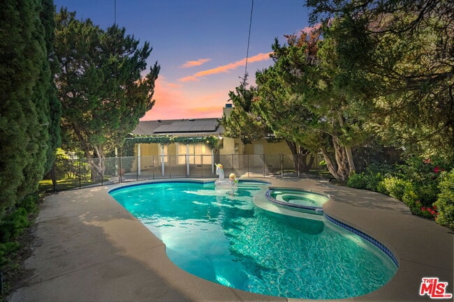 Primary Photo - 22116 Blythe St
