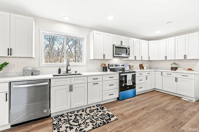 Building Photo - 19303 Summers Dr