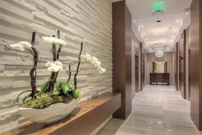 Building Photo - 300 Biscayne Blvd Way