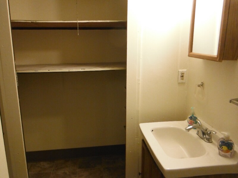 Building Photo - 1005 Broad Ave NW