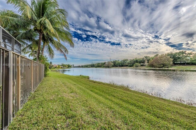 Building Photo - 2893 Oakbrook Dr