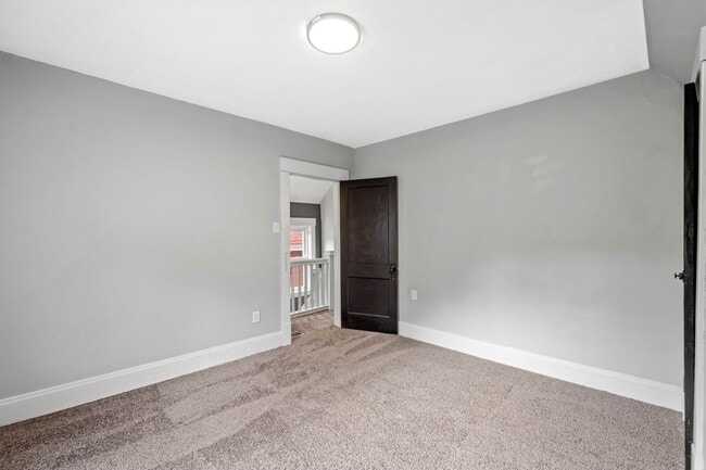 Building Photo - Updated 3 Bedroom home in Carrick availabl...
