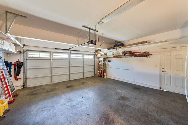 Building Photo - 9952 Spring View Way