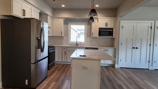 Building Photo - 4858 Suelo Rd
