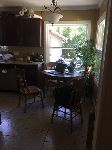 Kitchen - 2935 Johnson Ave