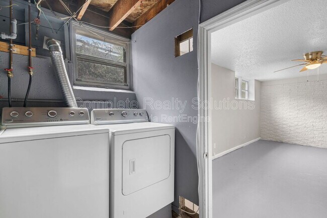 Building Photo - 1821 Korando Ave