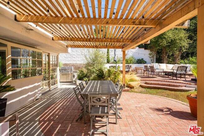 Building Photo - 4441 Park Alisal