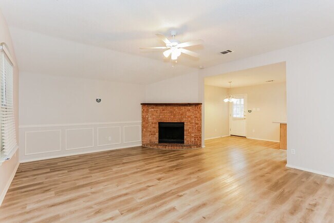 Building Photo - 526 Berryhill Dr