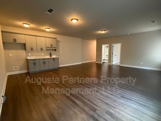 Building Photo - 3500 Hilltop Trl