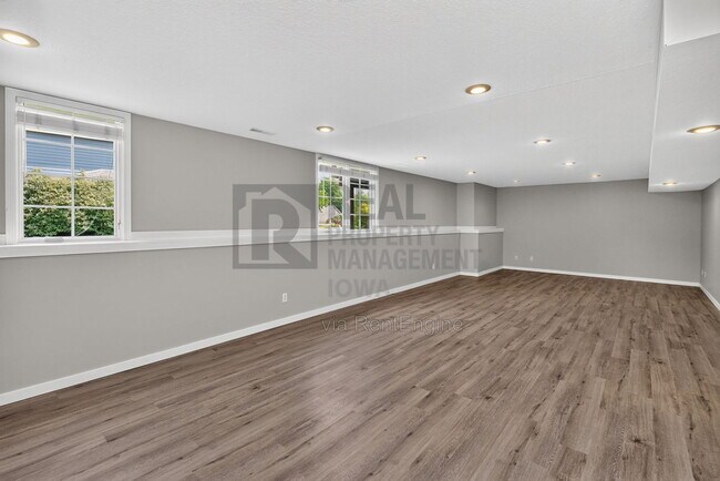 Building Photo - 2305 NE Hanover Ct