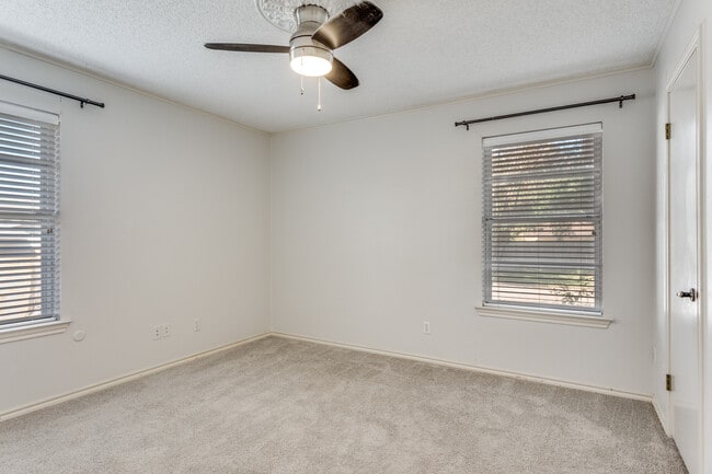 Building Photo - 6801 Lancelot Ct