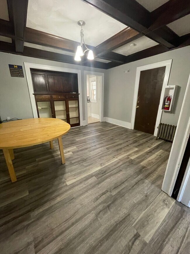 Building Photo - 725 Church St