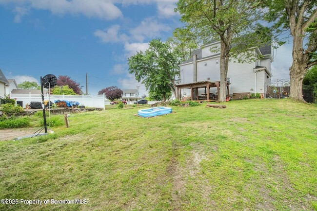 Building Photo - 947 William St