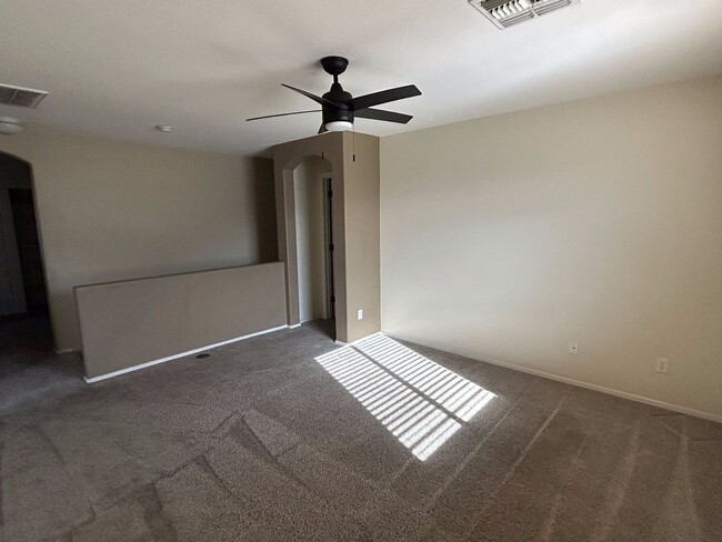 Building Photo - Spacious 5BR Duplex in Maricopa