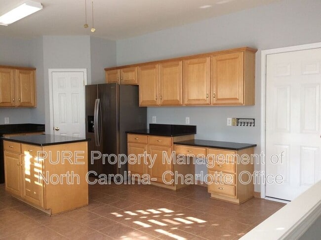 Building Photo - 7713 Noland Woods Dr