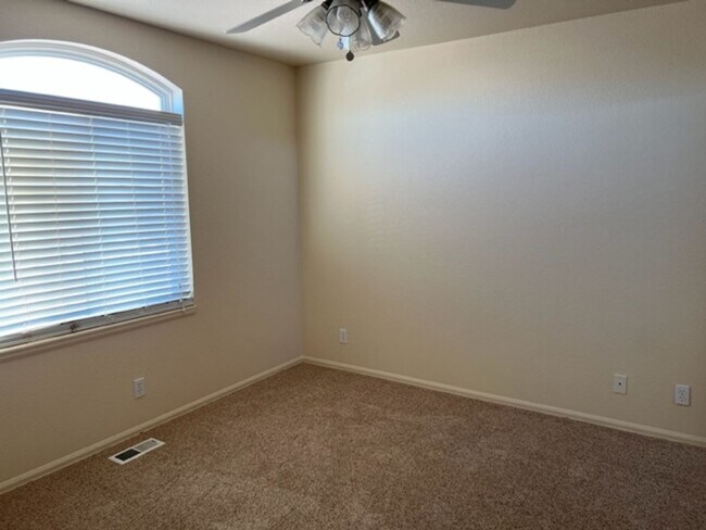 Building Photo - ALL PROSPECTIVE TENANTS MUST SUBMIT A $58 NON-REFUNDABLE APPLICATION FEE PER APPLICANT ONLINE AND...