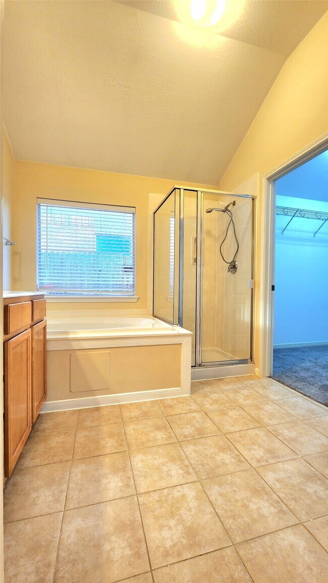 Building Photo - 3011 Sunchase Ct