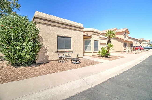 Primary Photo - 1756 E Kesler Ln