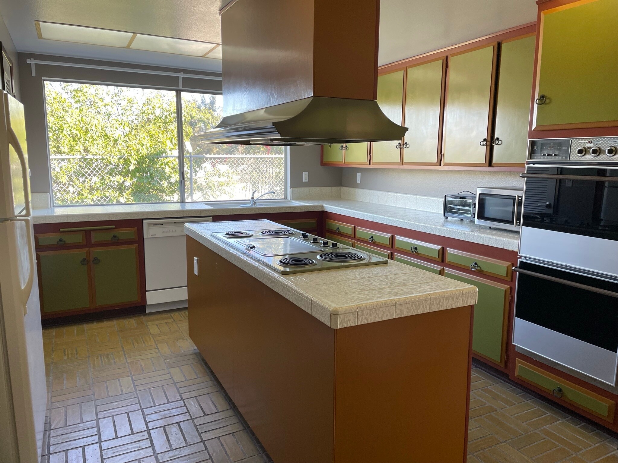 Kitchen - 6052 Pat Ave