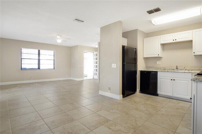 Building Photo - 5605 Struthers Ct