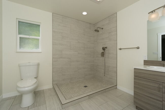 Building Photo - 11811 SE 184th St