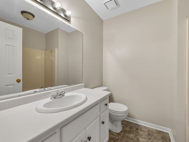 Building Photo - Cozy 3 Bedroom, 2.5 Bath Home with 2 Car G...