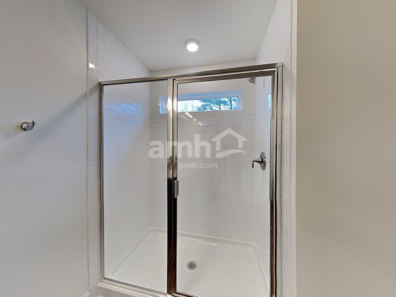 Building Photo - 1300 Ashlyn Ct