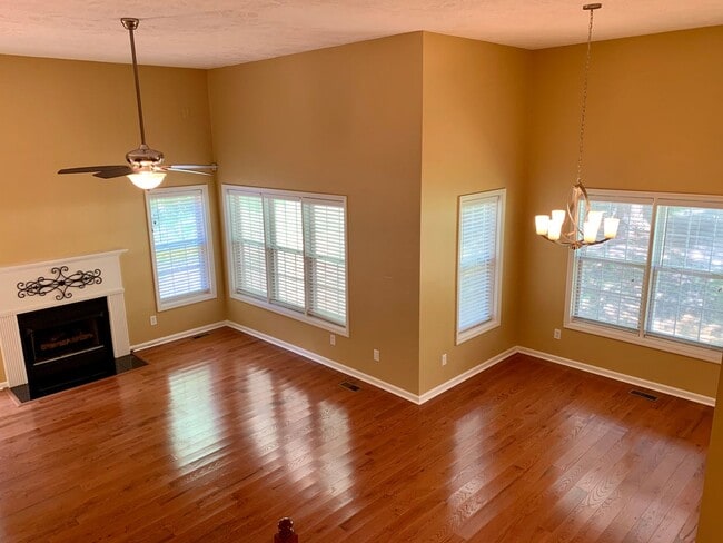 Building Photo - Lovely Tri-level Fayetteville Home