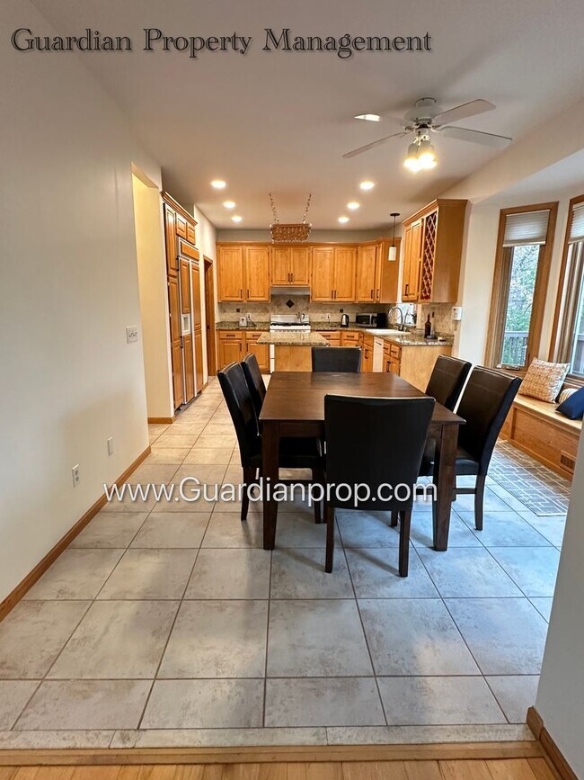 Building Photo - Well Maintained Prior Lake SFH, Large Deck, Fireplace, 2 Car Attached Garage