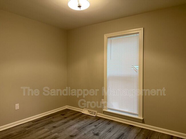 Building Photo - 125 Sawmill Dr