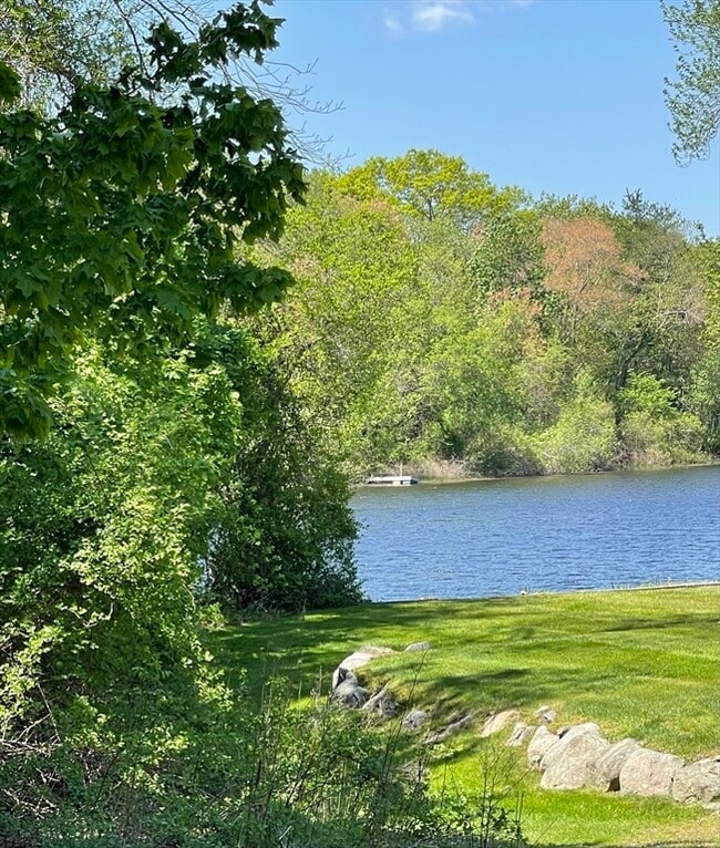 Building Photo - 581 Washington St