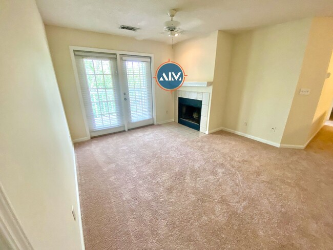 Building Photo - Spacious Third-Floor Condo at The Estate a...