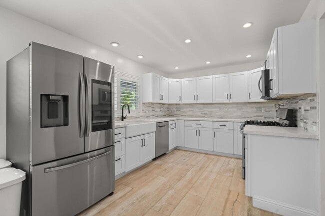 Building Photo - 789 Cañada Rd