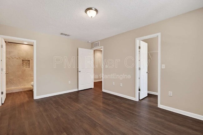 Building Photo - 7608 Rain Forest Dr N