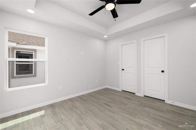 Building Photo - 15 Frio Ave