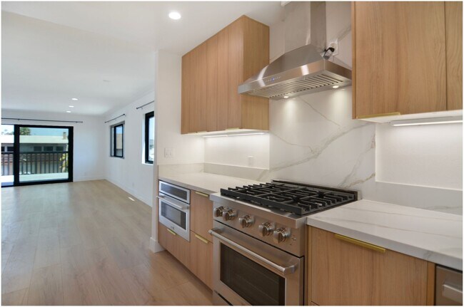 Building Photo - Lantern District Duplex!