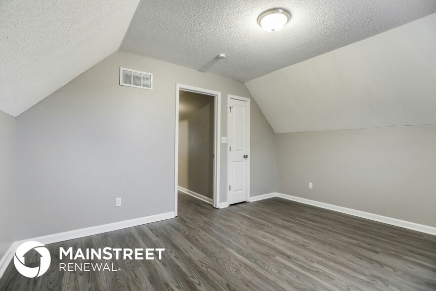 Building Photo - 11520 N Walnut St