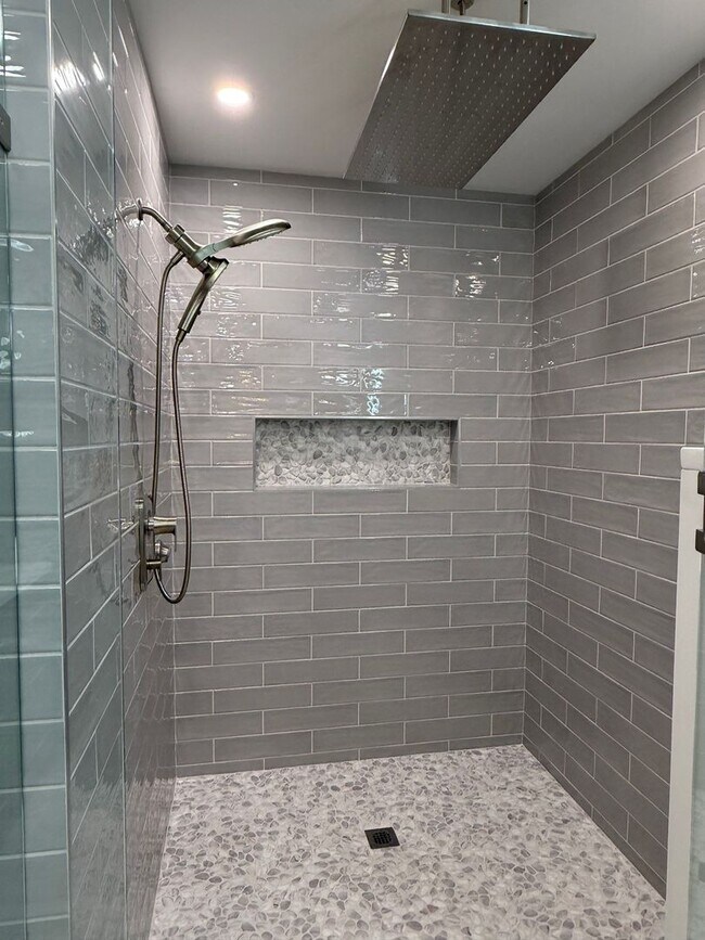 Building Photo - Stunning Remodeled One-Story Home - Port Royal Plantation