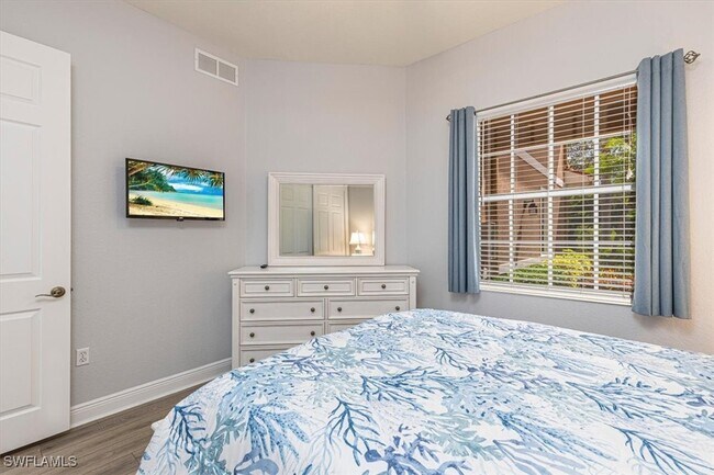 Building Photo - 7837 Hawthorne Dr