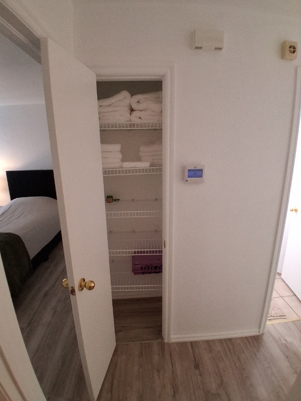 Building Photo - 2 Cloverdale and Wheatland