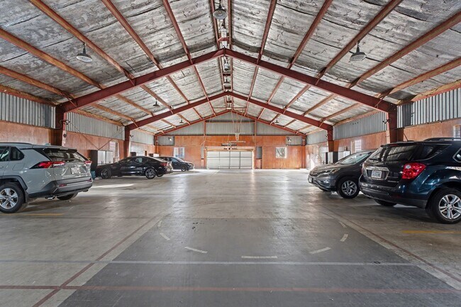 Building Photo - 215 W Norma St